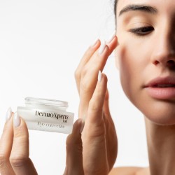 Contorno de ojos, crema antiojeras y bolsas en ojos, efecto lifting